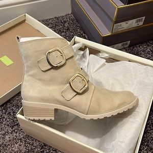 ANNE KLEIN NUDE BOOTS 🤍